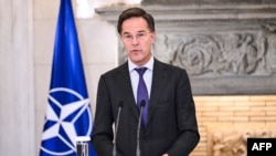 Tổng thư ký NATO Mark Rutte ngày 3/12/2024 nói: “Trong những năm qua, Nga và Trung Quốc đã cố gắng làm mất ổn định các quốc gia của chúng ta bằng các hành vi phá hoại, tấn công mạng, thông tin xuyên tạc và tống tiền năng lượng để đe dọa chúng ta”.