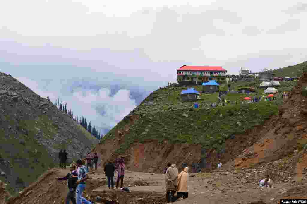 پاکستان کے شمال میں واقع ناران کا علاقہ اپنے فطری حسن کی وجہ سے دنیا بھر کے سیاحوں کی توجہ کا مرکز ہے۔