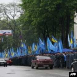 Украинская оппозиция выводит людей на улицы